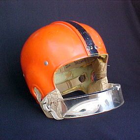 Illustration for article titled 12 Helmets from the Dark Ages of Football